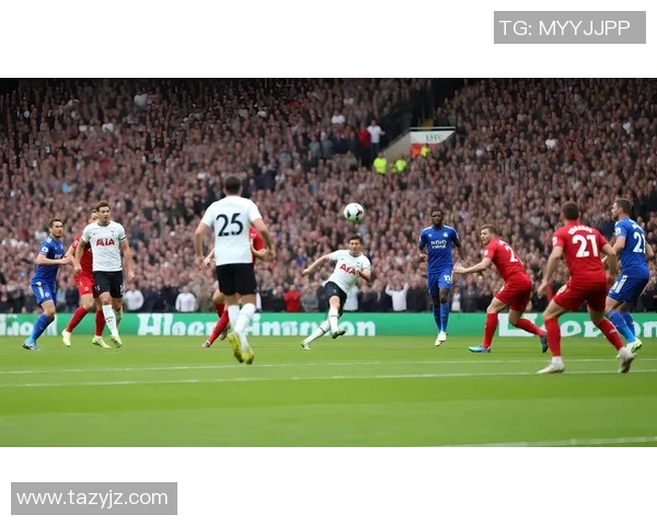 奔跑在绿茵场上的足球巨星们展现速度与力量的精彩瞬间