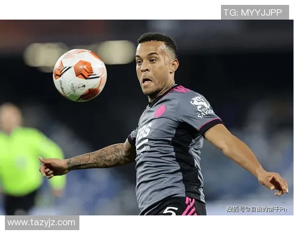 足球退役后首位成就传奇的球星是谁 揭示退役后的新人生轨迹